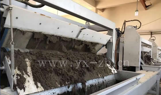 振邦污水處理壓濾機 打樁污泥脫水設(shè)備 建筑工地污泥脫水帶式壓濾機